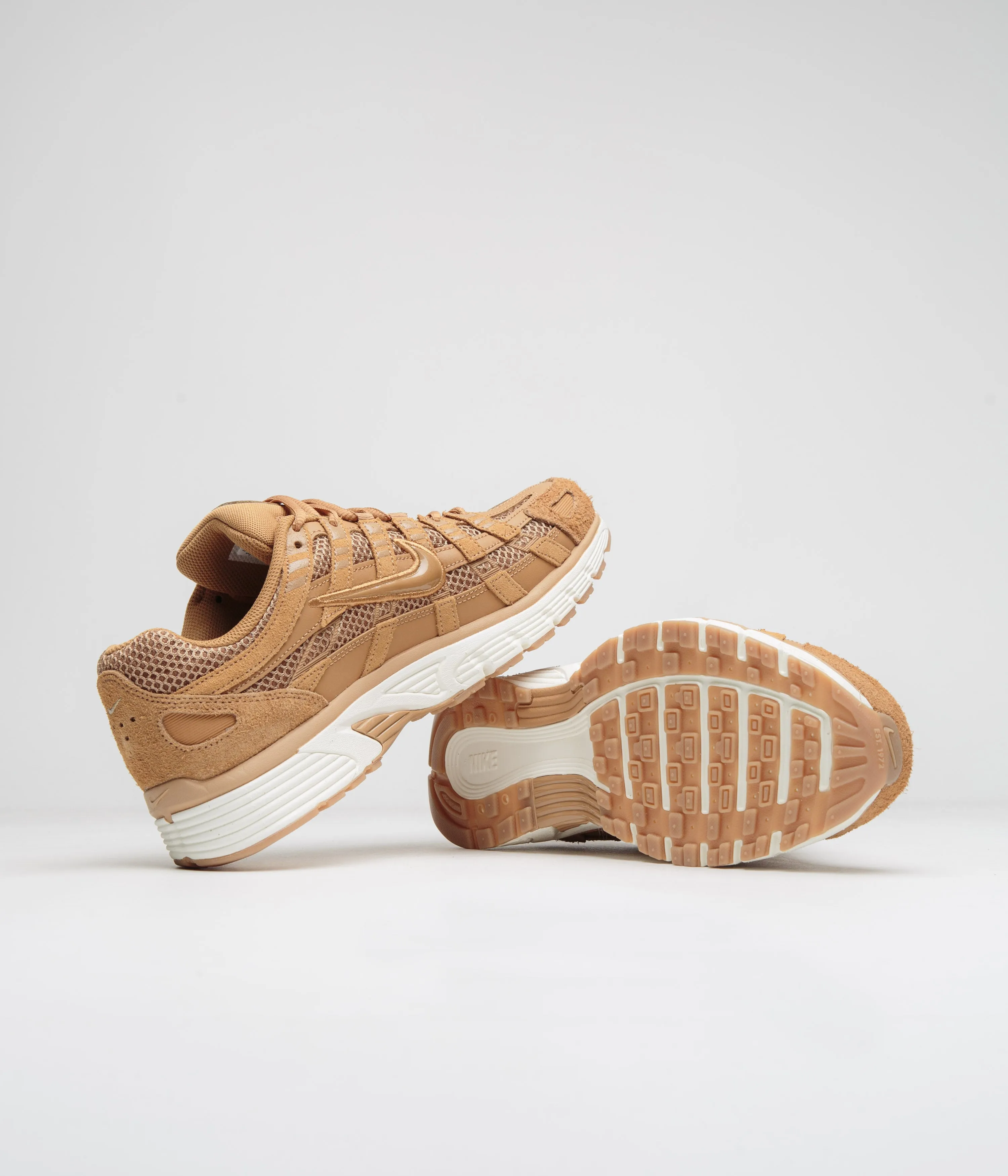 Nike P-6000 SE Shoes - Flax / Flax - Metallic Gold - Sail